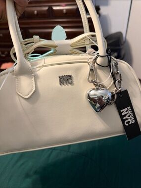 Madden NYC Women’s cream dome purse bnwt